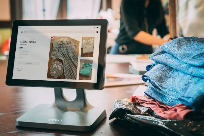 E-Commerce & Digital Retail